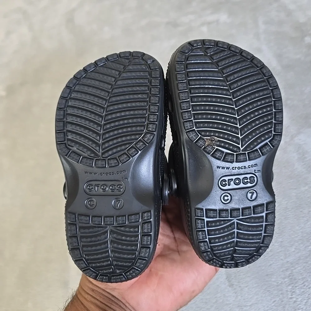 Crocs Baya Clog Toddler 7c Black With Kaws Charms Slip On Casual‎ Outdoors
